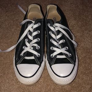 Black low top converse